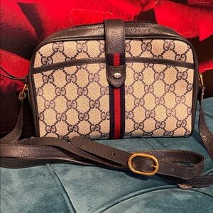 🌹Gucci Supreme Crossbody🌹